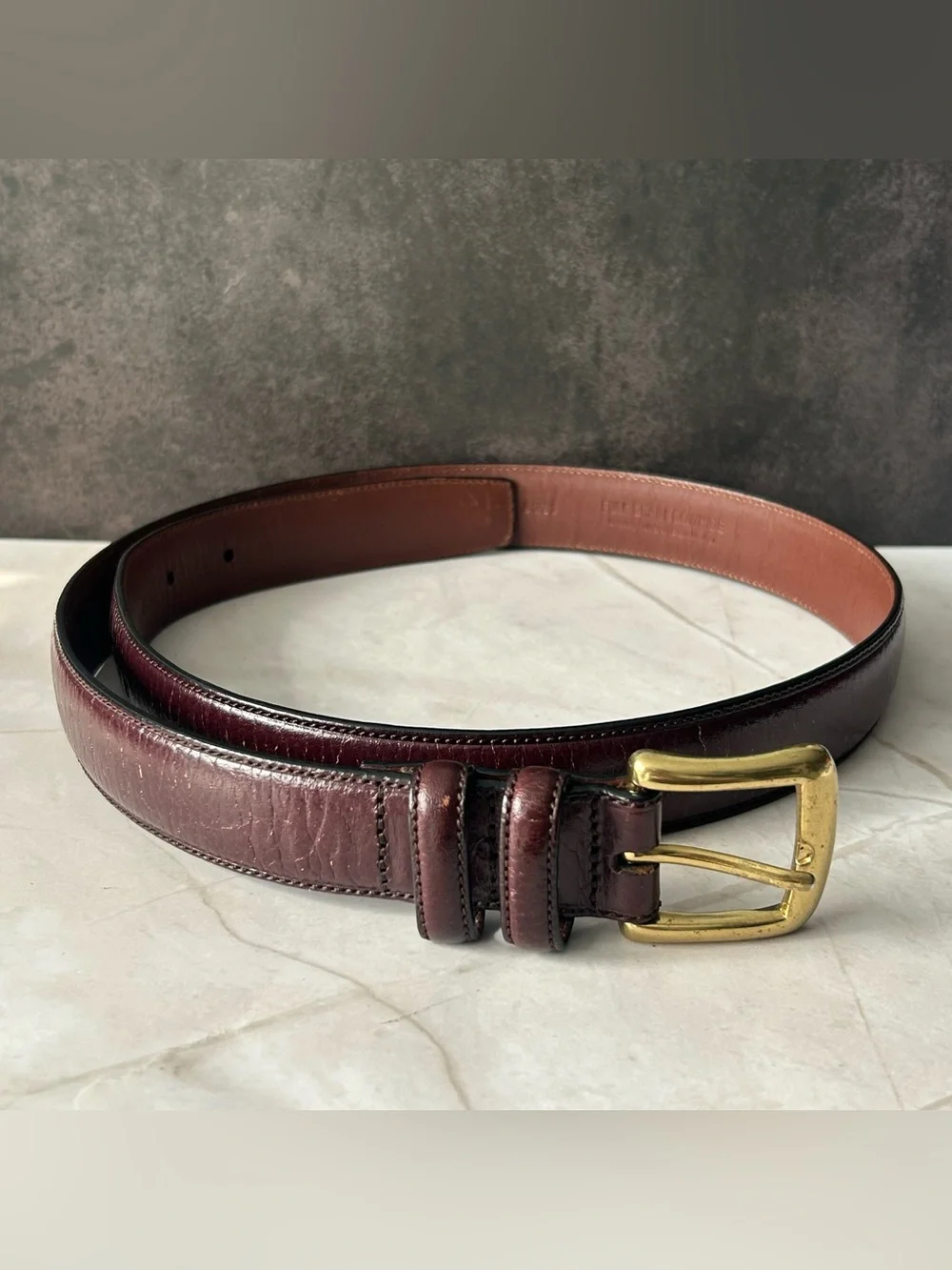 Roundtree & Yorke Burgundy Full Grain Cowhide Belt with Brass Tone Buckle